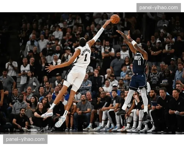 马刺签下普拉姆利10天合同，文班亚马等到最强帮手