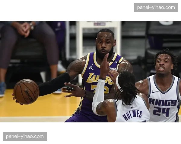 伤病影响评估:膝伤恢复情况将直接决定戴维斯下一战的表现上限 伤病影响评估:膝伤恢复情况将直接决定戴维斯下一战的表现上限