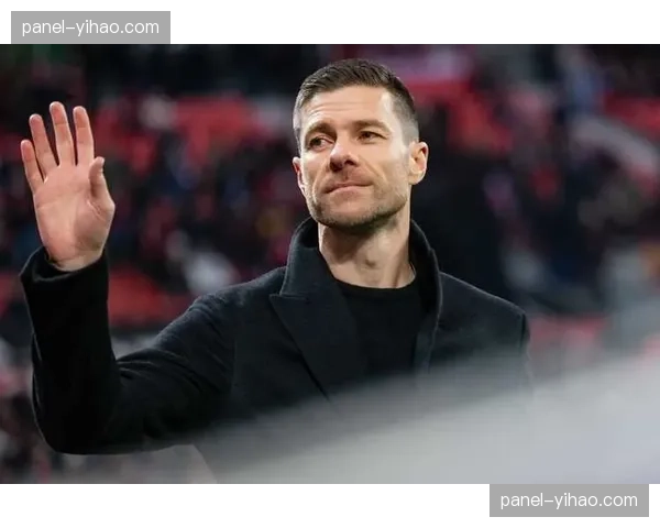 专访勒沃库森后卫塔：谈与主帅阿隆索的合作及首次入选德国队感受。